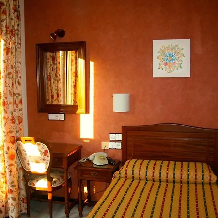 El Cisne Hotel 2*